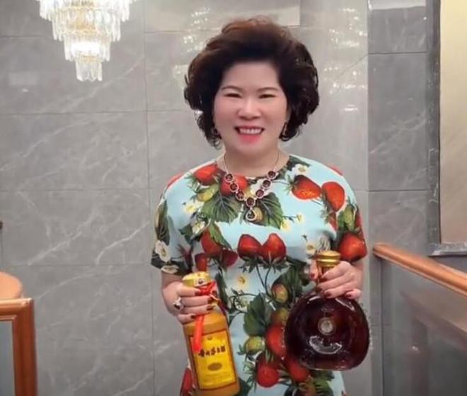 平臺封錯人了？鮑魚家姐家底被曝光，老公是真正的大佬級人物