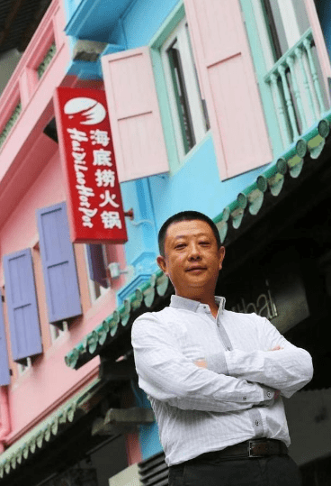 中國最牛服務員：從月薪百元，到身家百億