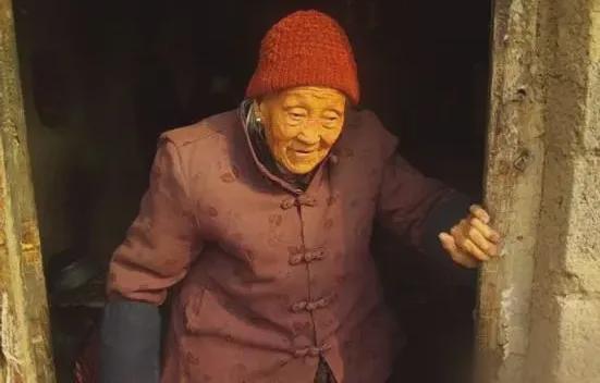 梦回往昔，过世老人彩信之谜