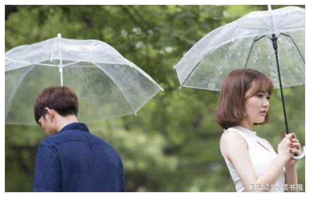 梦境中的微妙情愫，解析梦见暗恋对象主动交流的深层含义