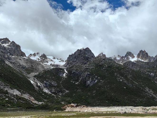 梦游山壑，解读梦中见山壑纵横的深层含义