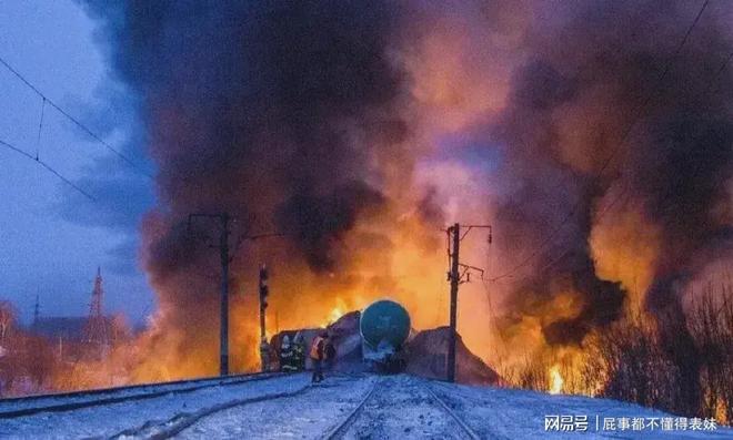 梦境迷雾，解析梦见火车脱轨后着火的深层预兆