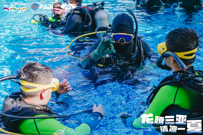 梦见在海里游泳玩耍，探索梦境中的海洋之旅