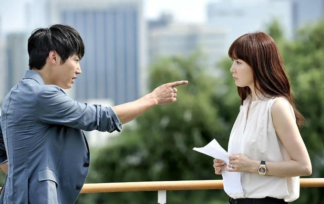 梦境的迷雾，解析昨晚梦到我喜欢的女孩子和别的男生在一起了也不理我的深层含义