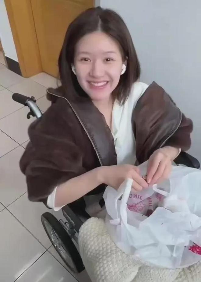 趙露思發(fā)長(zhǎng)文，承認(rèn)患抑郁癥，曾被打！曾黎探望，鄧紫棋留言鼓勵(lì)