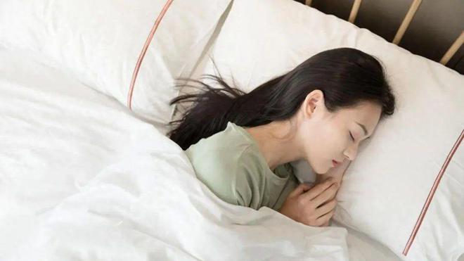 解析梦境背后的深意，结婚后为何总梦见前女友因钱而闹矛盾？