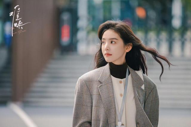 白敬亭、章若楠上演“現(xiàn)偶細(xì)糠”，總制片揭秘《難哄》幕后