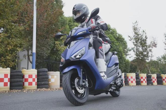 通勤踏板又迎来一员猛将︱光阳KS125闪亮登场！