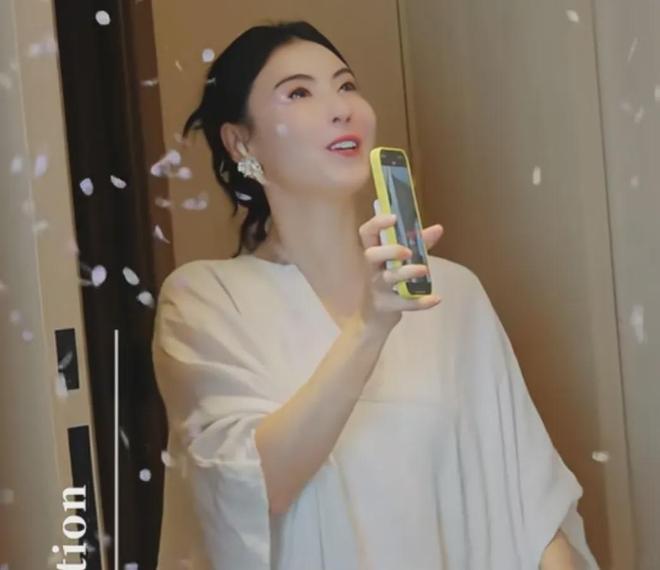 45岁张柏芝近照撞脸向太 分享和儿子相处日常