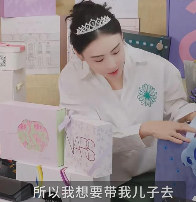 45岁张柏芝近照撞脸向太 分享和儿子相处日常