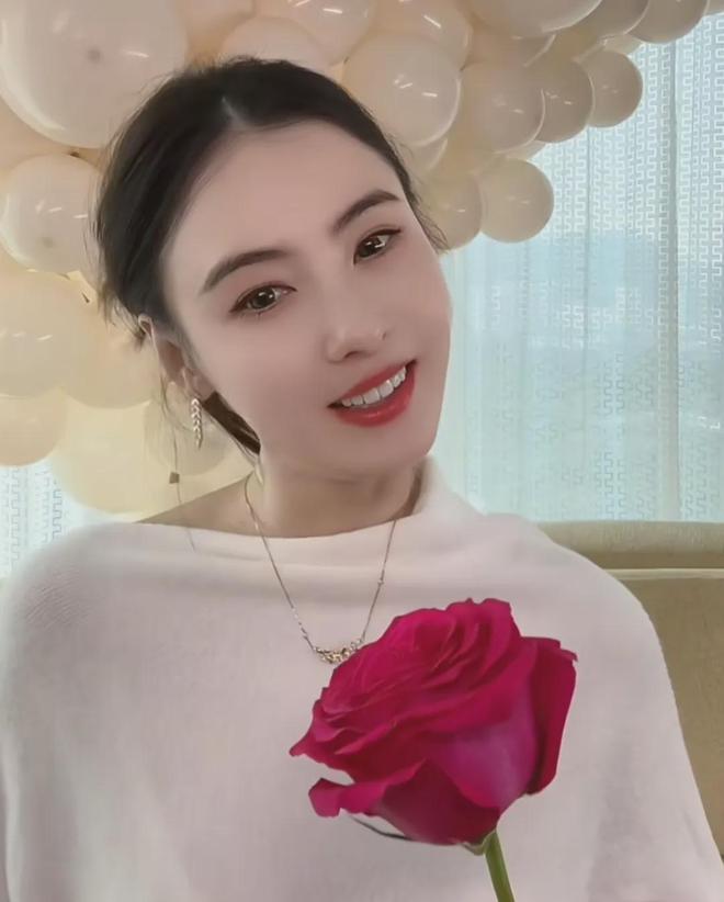 45岁张柏芝近照撞脸向太 分享和儿子相处日常