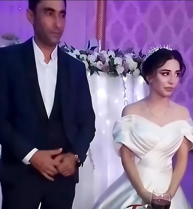 19岁新娘因婚纱露出肩膀,遭公婆羞辱,新娘愤而自杀!详情炸裂