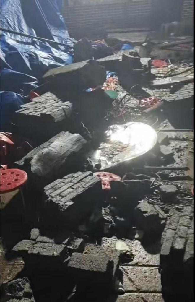 村民办丧事,众人前来吃席,结果,围墙倒塌又砸死6人!详情炸裂