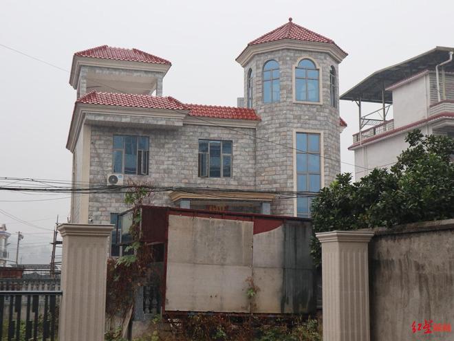 揭秘网红被蛇咬放弃救治失联事件,警方介入调查,真相待揭晓