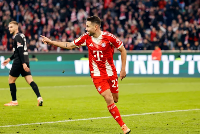 拜仁12连胜！补时连进2球，7战圣保利全胜，刷新8年纪录