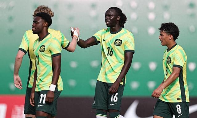 2-1逆转首现，国足对阵伊拉克，战术阵型引期待！