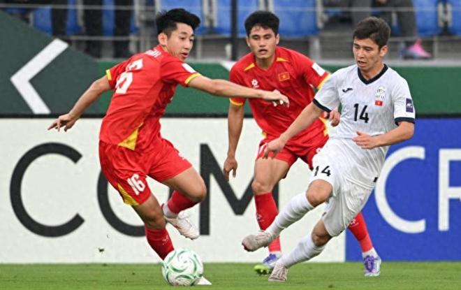 U23亚洲杯风云突变：逆转绝杀频现，出线形势迷雾重重
