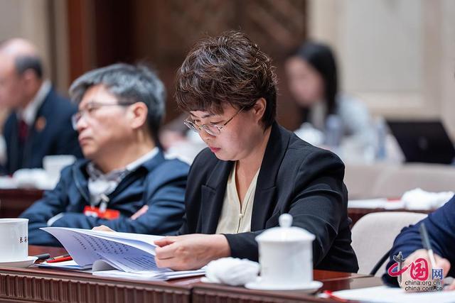 揭秘DY人氣業(yè)務(wù)：如何脫穎而出成為熱門(mén)？