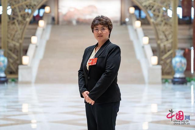 揭秘DY人氣業(yè)務(wù)：如何脫穎而出成為熱門(mén)？