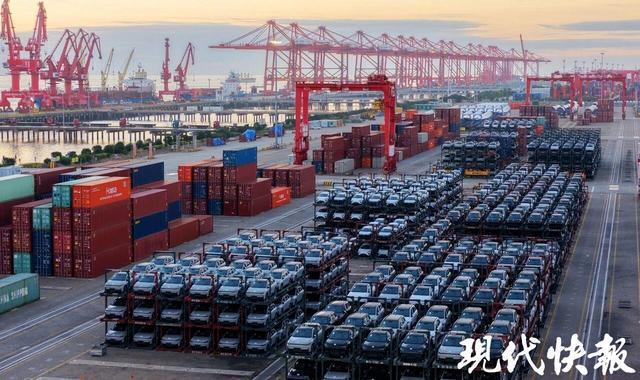 中远海运巴拉那瓜轮靠泊钱凯港