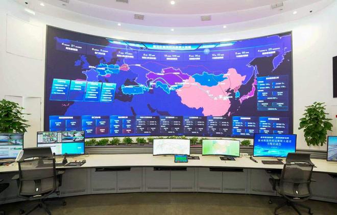 新亚欧陆海联运数据大通道监控中心实时汇聚口岸与班列运行数据