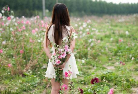 梦境中的微妙启示，梦见媳妇给别人开门衣服都掉了的深层解析