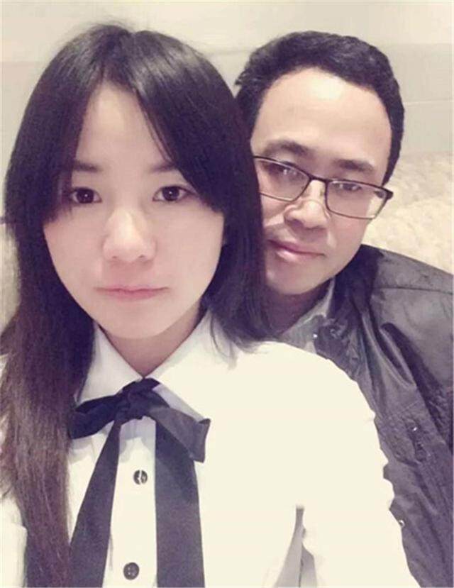 40歲男老師娶20歲女學(xué)生，婚后讓人羨慕，女學(xué)生依賴離不開他