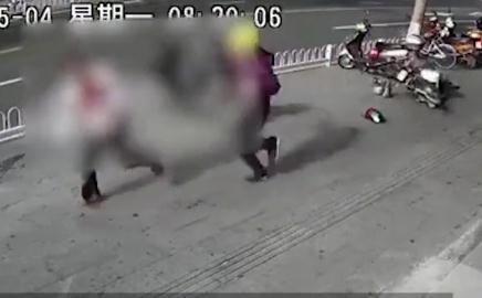 梦见自己拿刀砍人自己也被砍了，一场梦境的深层解析