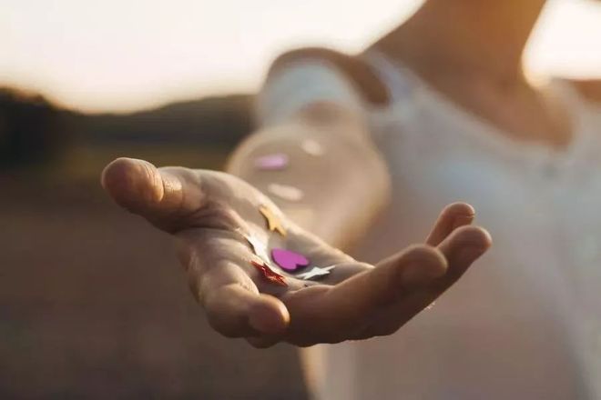 经常梦见一个人，是心灵的暗语，还是情感的投射？