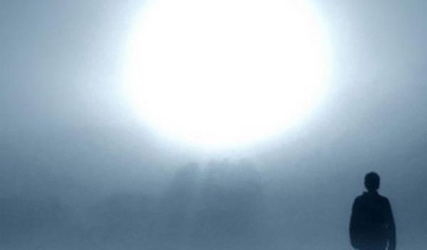 梦见健在的亲人去世又复活，一场梦境的深层解析与心理启示