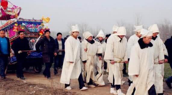 梦境迷离，解析梦见死人带孝布与乐队的深层含义