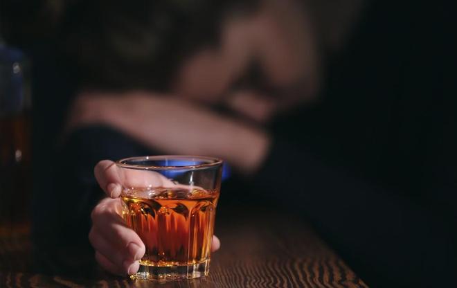 梦境与现实交错，探索梦见男友与友人饮酒后的情感映射