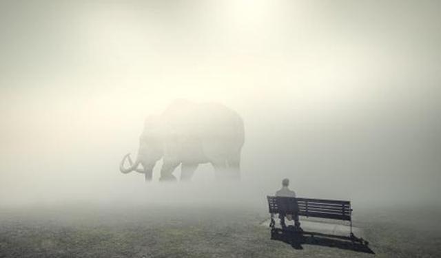 老人晚上做梦梦见已故的人，梦境背后的深层含义与心理解析