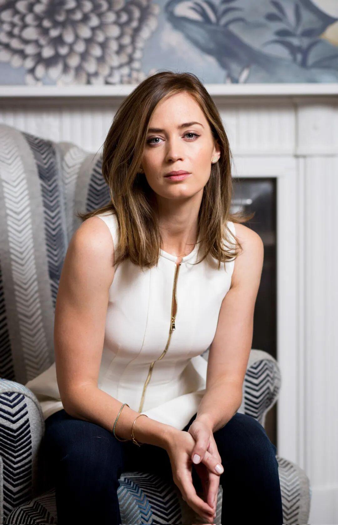 Emily Blunt Faces Backlash for 'Quit Your Job' Advice Amid Economic Strain — image 4