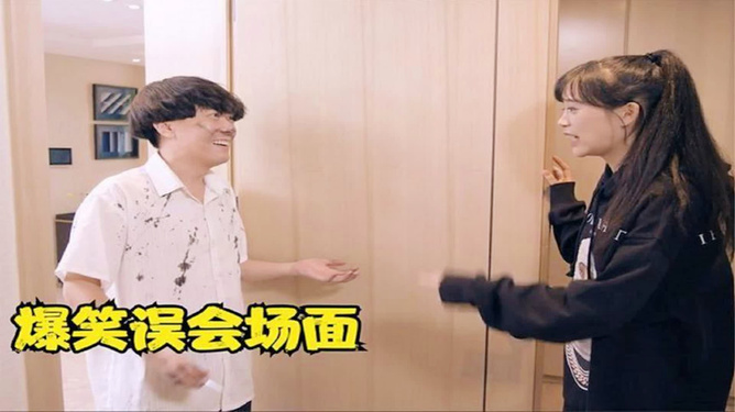 昨晚梦见女朋友穿黑衣服对我笑，梦境背后的情感与象征意义