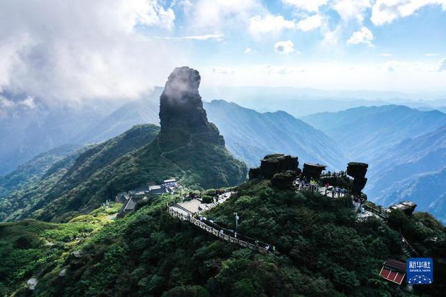 贵州铜仁梵净山：集奇秀险雄于一身的佛教名山和自然保护区