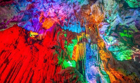 四川花水湾温泉：国家 AAAA 级旅游景区，集多种功能于一体