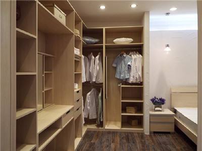 衣柜也能量身定制？牢记这11个衣柜设计尺寸装多少衣服听你的！(图2)