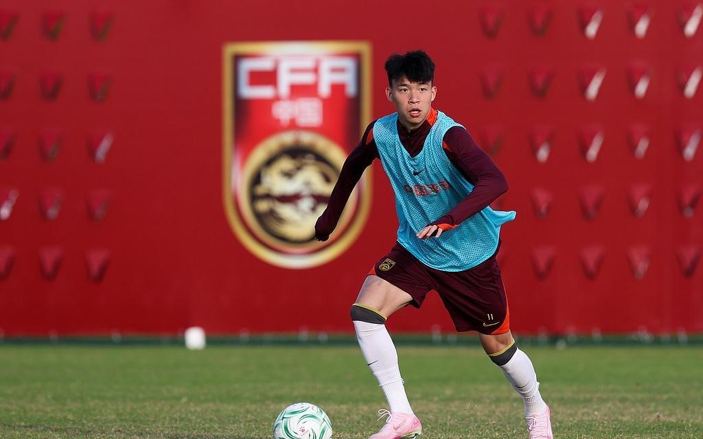 国足亚洲杯3消息！最早去吉达，王钰栋对自己不满，安东尼奥发声