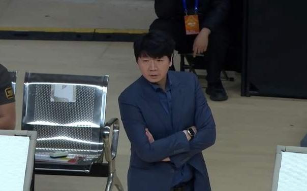 邱彪又捡到宝了，他仨首秀堪称王炸，联手砍下59分，率山东开门红