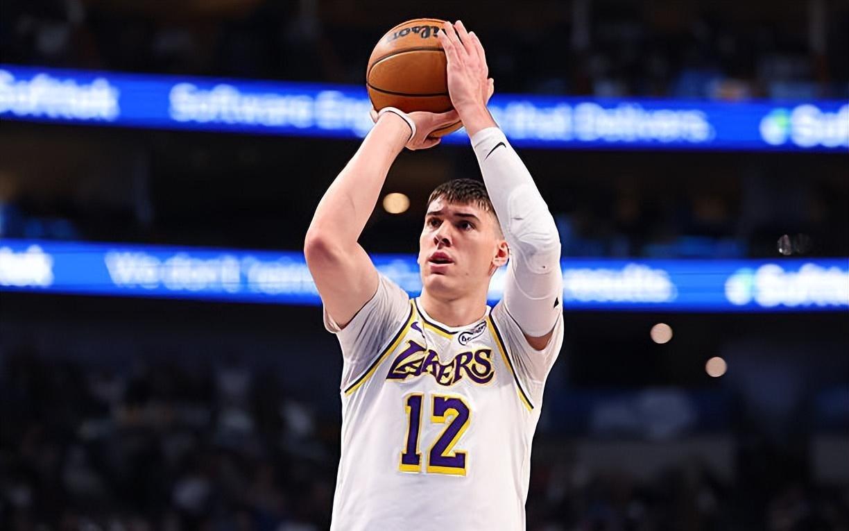 表现真是太糟糕了，湖人接下来还是让他去板凳席上冷静冷静吧？