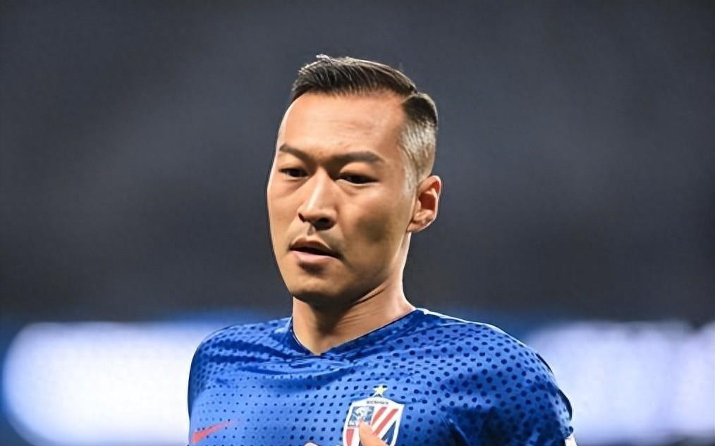 武汉三镇官宣确认邓卓翔留队！未来将以新身份亮相，让球迷意外