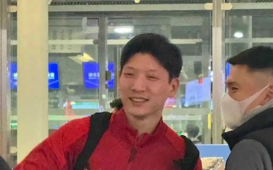 机场宣，卢永涛、岳鑫跟随海港队前往多哈冬训