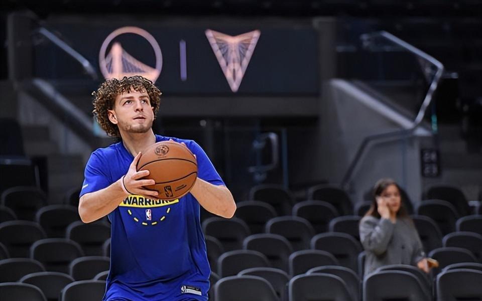 持球进攻能力有限，勇士对于后场新星的使用存在着明显的问题？