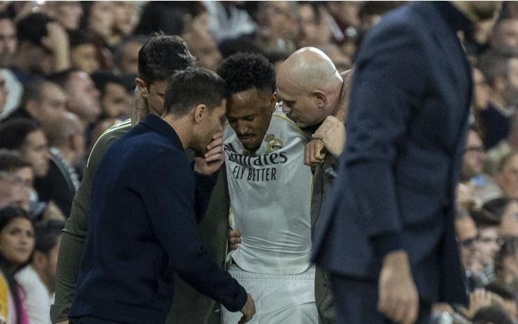 世体：皇马高层关注球队伤病问题，将其归咎于体能教练