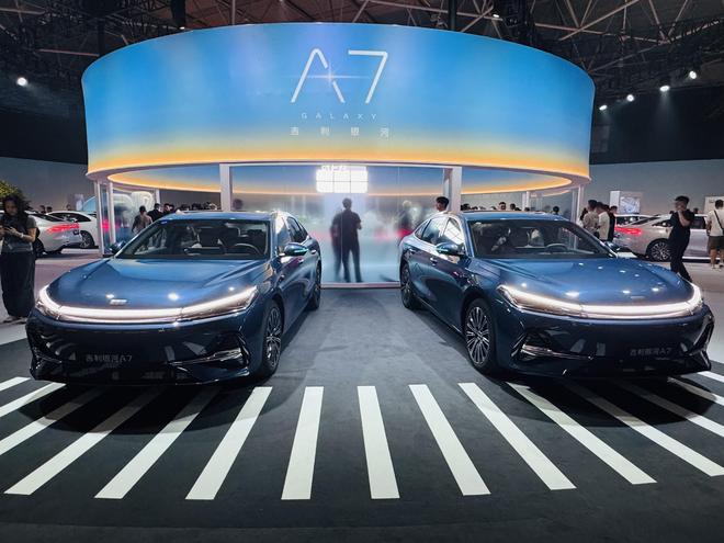 限时8.18万起续航2100km 吉利银河A7正式上市