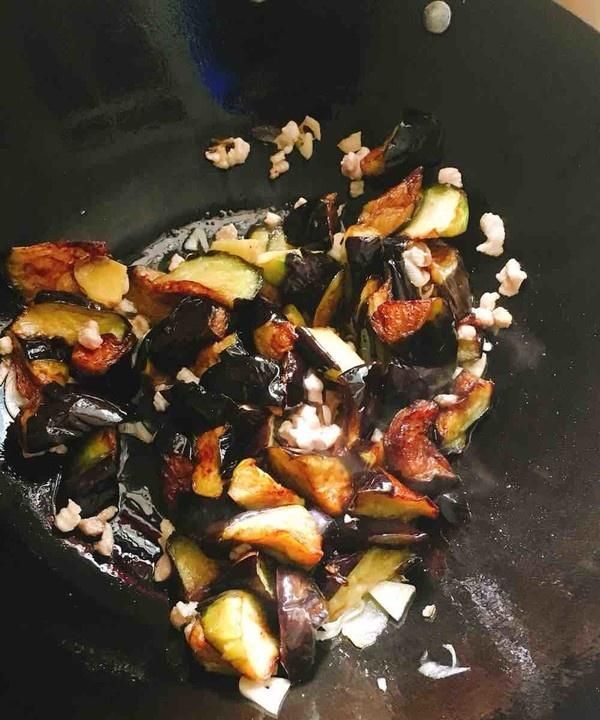 花生辣椒油怎么做才能又辣又香_花生辣辣椒油香才能做辣椒酱吗_花生辣椒油的做法大全