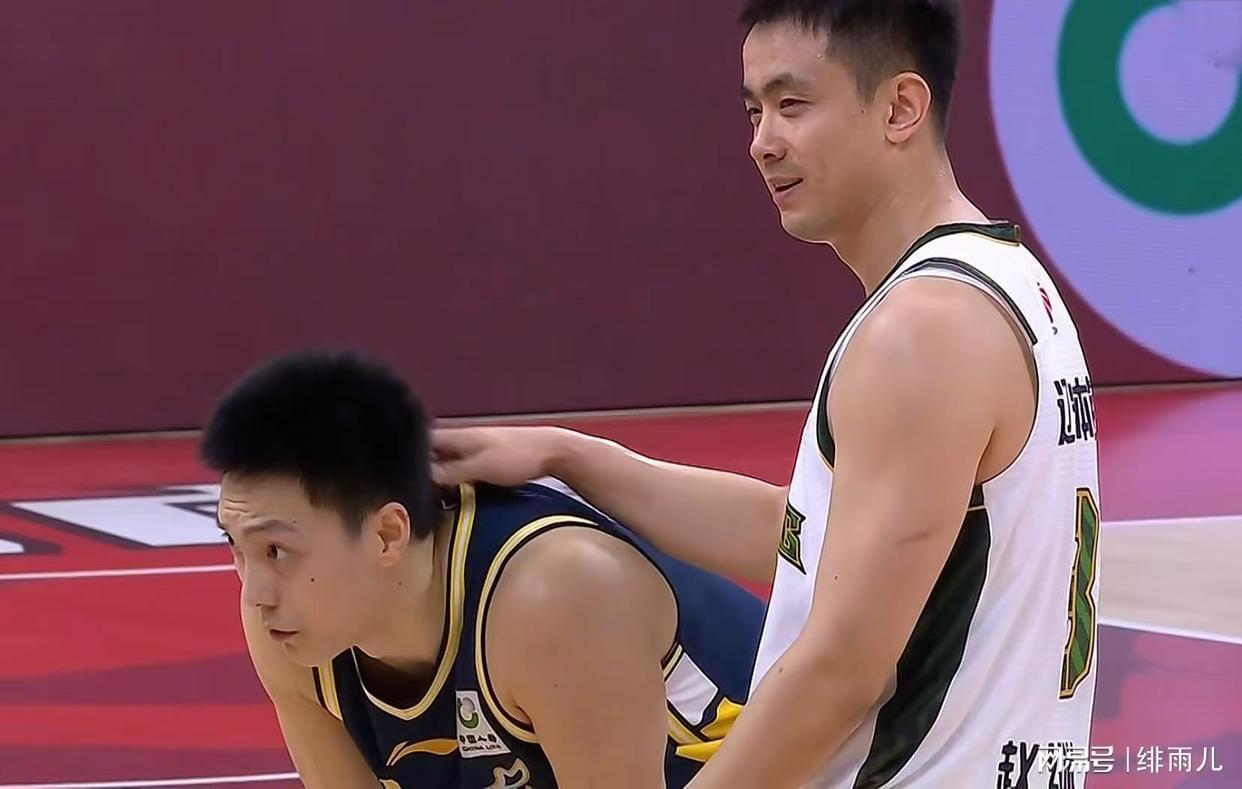 广东男篮主场惨败辽宁，国手低迷引内讧猜测，杜锋帅位岌岌可危？
