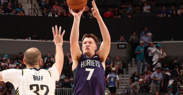 黄蜂主场火力全开 克努佩尔米勒联手助队大胜步行者