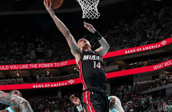 黄蜂加时险胜热火，三球争议动作引发热议